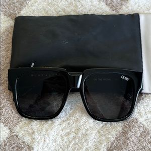 Quay black “on the prowl” sunglasses